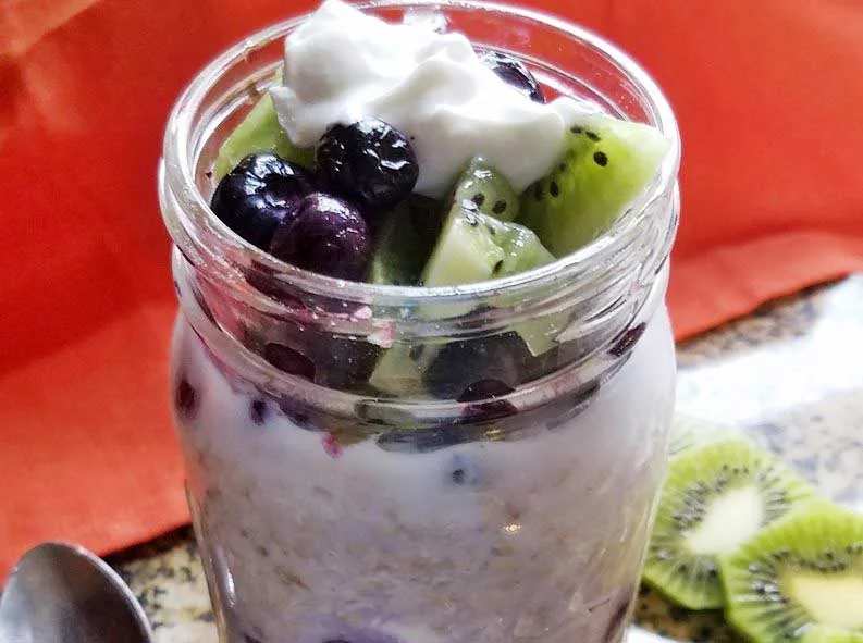 Kiwi & Blueberry Overnight Oats
