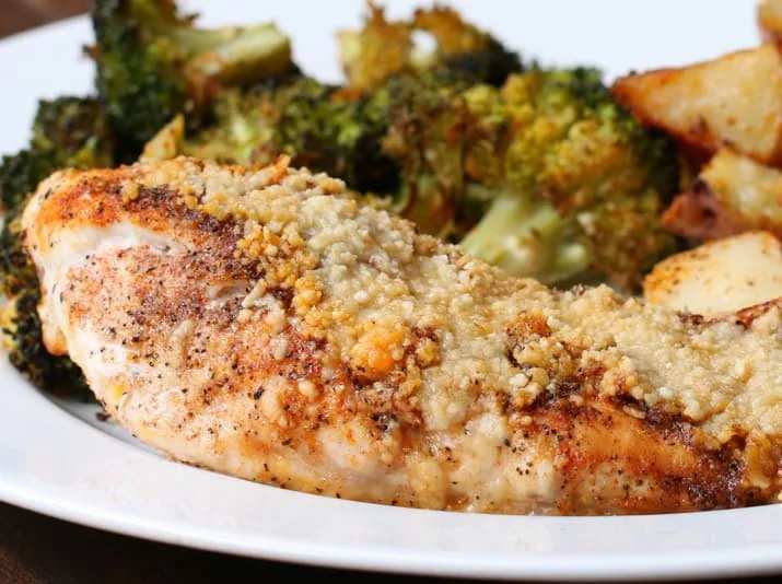 Tasty One-Pan Garlic Chicken Dinner With Vegetables