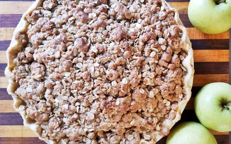 Apple Pie with Oatmeal Crumble Topping