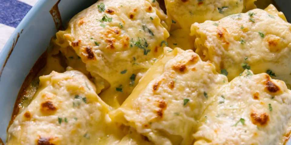 Extreme Chicken Alfredo Roll-Ups