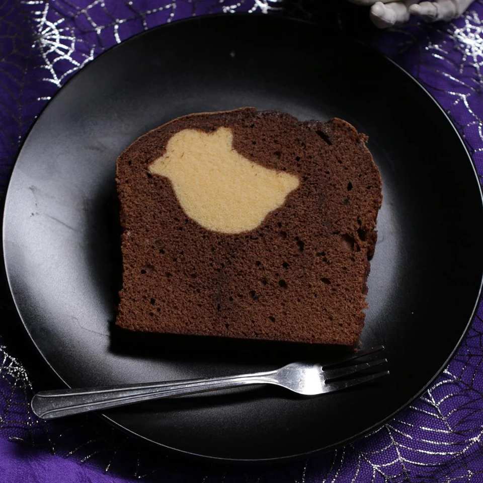 Peek-A-Boo Pound Cake