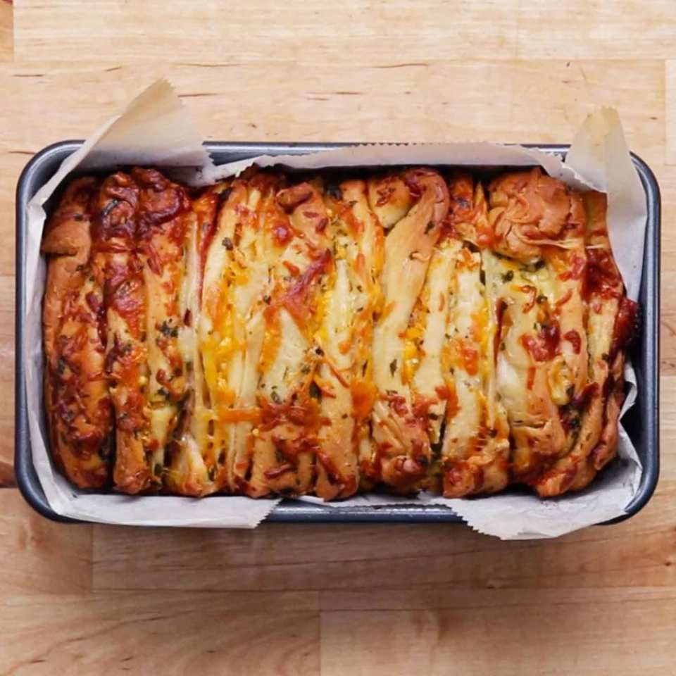 Ham And Garlic Pull Apart Garlic Bread