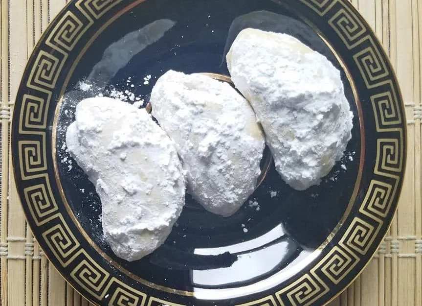 Kourambiethes (Greek Butter Cookies)